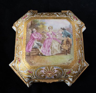 Antique porcelain jewelry box, 19th century.