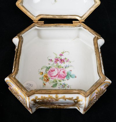 Antique porcelain jewelry box, 19th century.