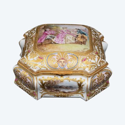 Antique porcelain jewelry box, 19th century.