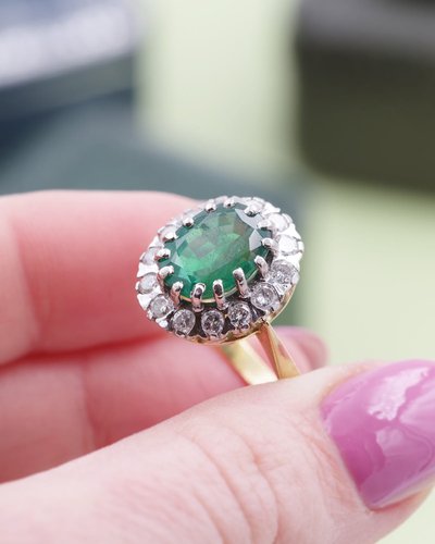 Emerald Cluster Ring 2.61 Cts In 18 Karat Gold, Brilliant Cut Diamonds, Vintage, Zambia