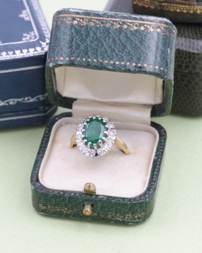 Emerald Cluster Ring 2.61 Cts In 18 Karat Gold, Brilliant Cut Diamonds, Vintage, Zambia