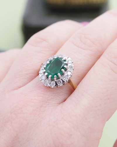 Emerald Cluster Ring 2.61 Cts In 18 Karat Gold, Brilliant Cut Diamonds, Vintage, Zambia