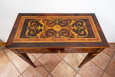 Louis XVI desk in exotic wood from Lombardy, 18th century.