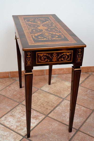 Louis XVI desk in exotic wood from Lombardy, 18th century.