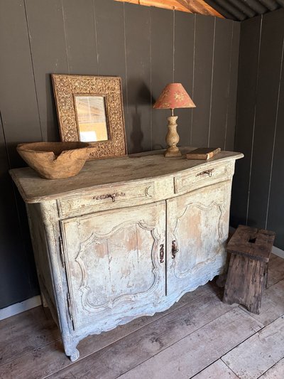 Louis XV curved sideboard dating from the beginning of the 18th century, south of France, beautiful polychromy