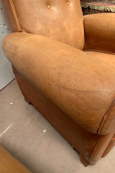 Pair of Art Deco club armchairs in tawny leather, 20th century