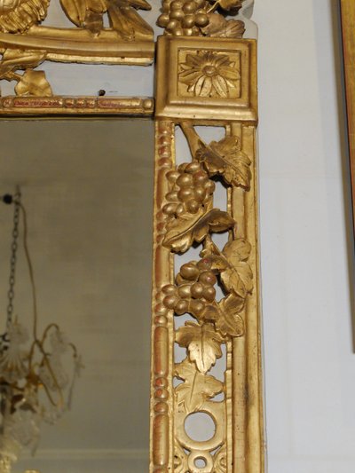 Louis XVI mirror with hunting attributes