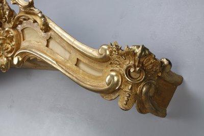 IMPORTANT PAIR OF CARVED AND GILDED WOOD WINDOW VALANCES