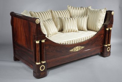 PERIOD RESTORATION BED WITH CANOPY