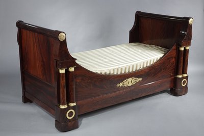 PERIOD RESTORATION BED WITH CANOPY