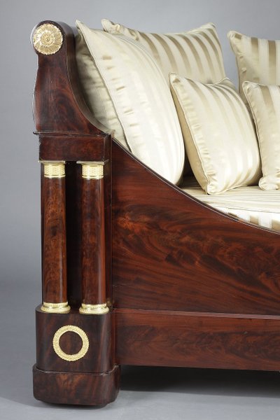 PERIOD RESTORATION BED WITH CANOPY