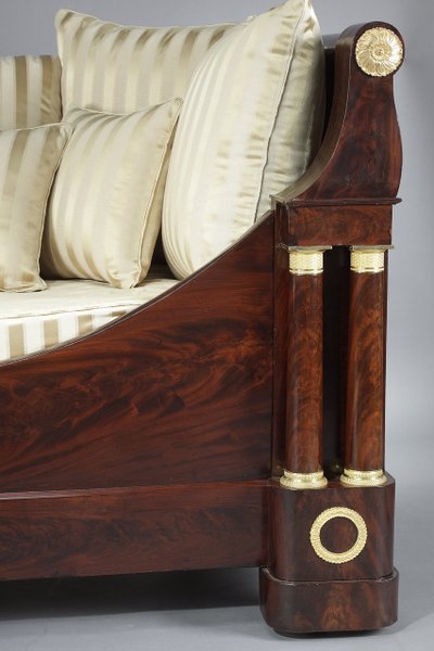 PERIOD RESTORATION BED WITH CANOPY