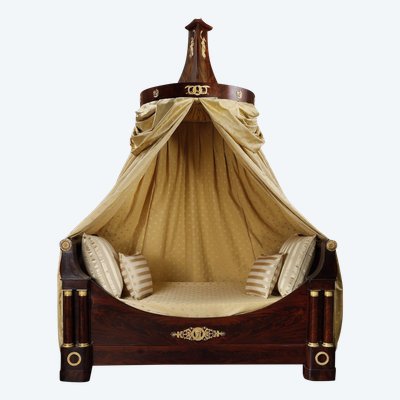 PERIOD RESTORATION BED WITH CANOPY