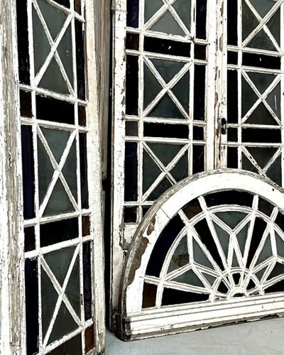 Double orangery door and its pair of colored glass bay windows