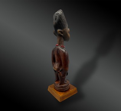 STATUETTE MASCULINE appelée Ibeji - Culture Yoruba, Nigéria - Première moitié du XXème siècle