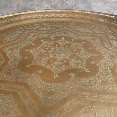 Large engraved oriental tea tray in copper or brass 20th century 96 cm