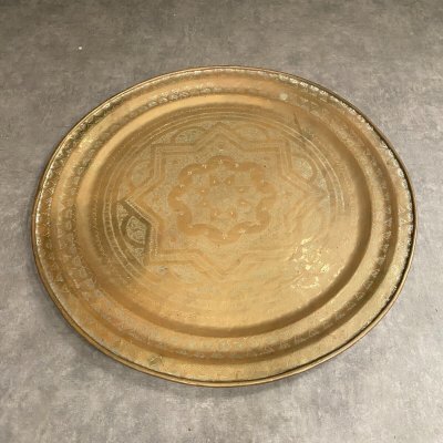 Large engraved oriental tea tray in copper or brass 20th century 96 cm