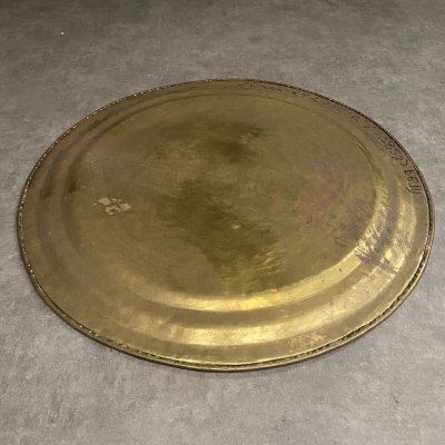 Large engraved oriental tea tray in copper or brass 20th century 96 cm