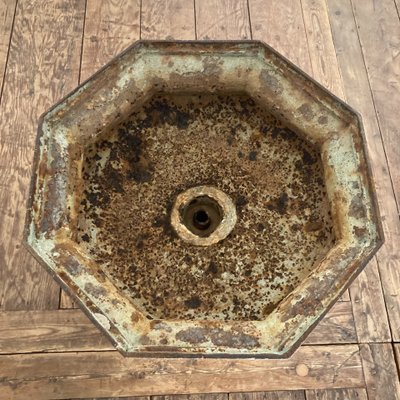 Cast-iron fountain basin XIX