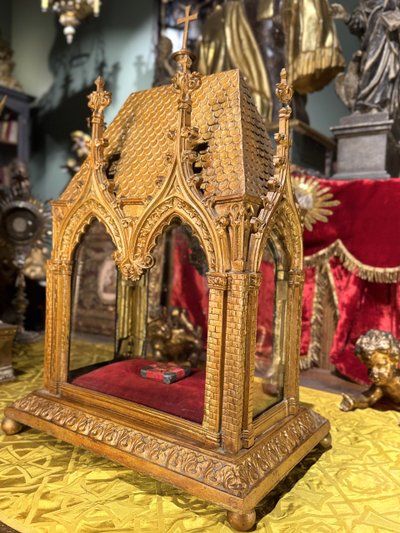 Neo-Gothic Reliquary Hunt and its Relic - 19th Century