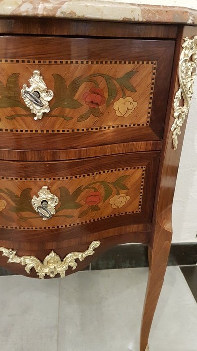 Petite Commode d'Entre Deux  Galbée Style Louis XV  19ème