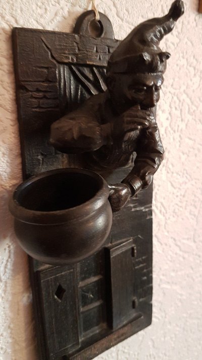 Pirogeno da parete umoristico in patina di bronzo spelter - inizio XX secolo