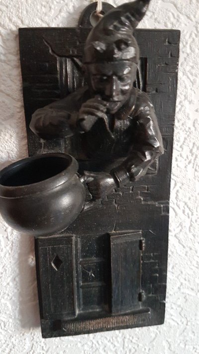 Pirogeno da parete umoristico in patina di bronzo spelter - inizio XX secolo