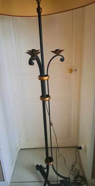 Lampadaire de salon dans le gout "Maison JANSEN"néoclassique une lumière et trois bougies