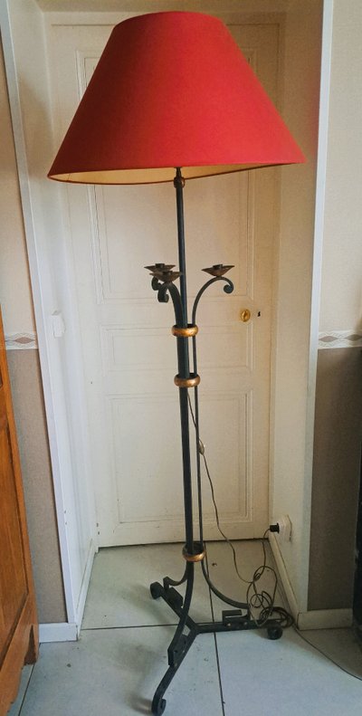 Lampadaire de salon dans le gout "Maison JANSEN"néoclassique une lumière et trois bougies