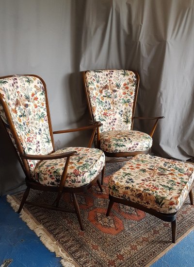 Paire  De Fauteuils Et  Un Pouf  Modèle Windsor De Lucian Ercolani Pour Ercol