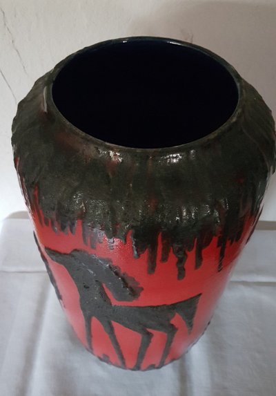 Grande vaso in ceramica proveniente da Scheurich, Germania, con motivo a cavallo.