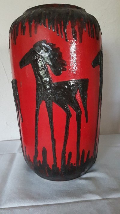 Grande vaso in ceramica proveniente da Scheurich, Germania, con motivo a cavallo.