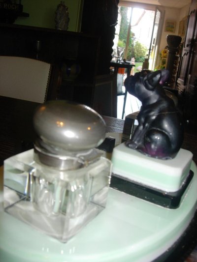 Glass paste inkwell with a small dog - Art Deco period