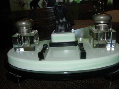 Glass paste inkwell with a small dog - Art Deco period