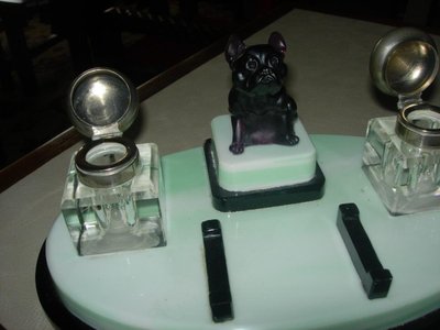 Glass paste inkwell with a small dog - Art Deco period