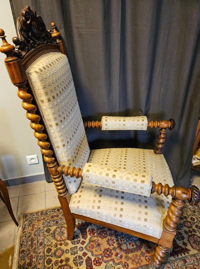 Paire De Fauteuils Louis XIII  - époque 19ème  - Noyer Massif -