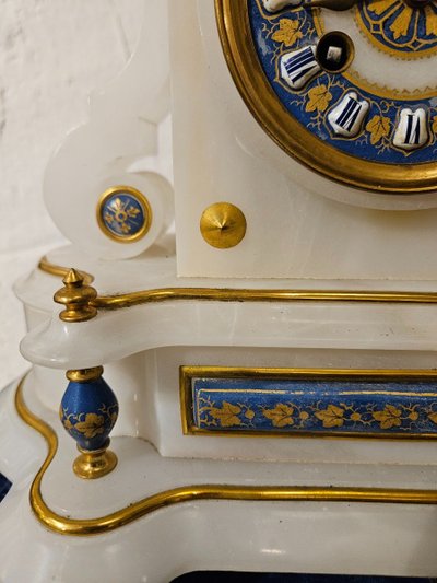 Alabaster and Gilt Bronze Sous Globe Pendulum, Napoleon III period