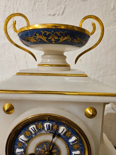 Alabaster and Gilt Bronze Sous Globe Pendulum, Napoleon III period