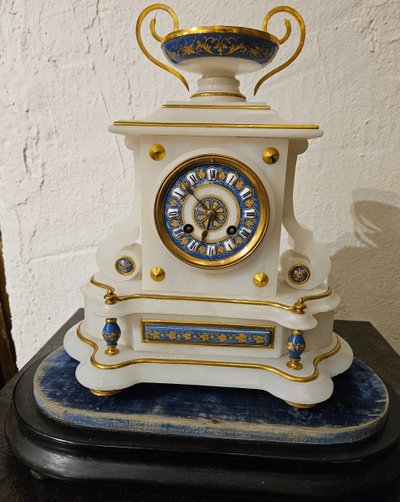 Alabaster and Gilt Bronze Sous Globe Pendulum, Napoleon III period