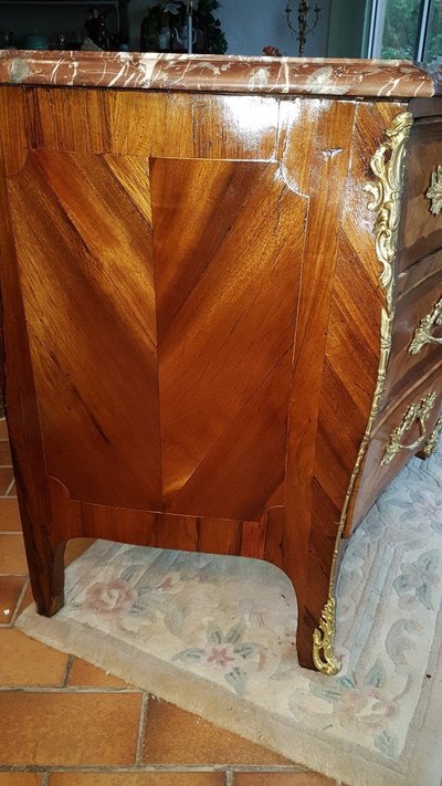 Louis XV chest of drawers in marquetry stamped J.g. Schlichtig, 18th century.