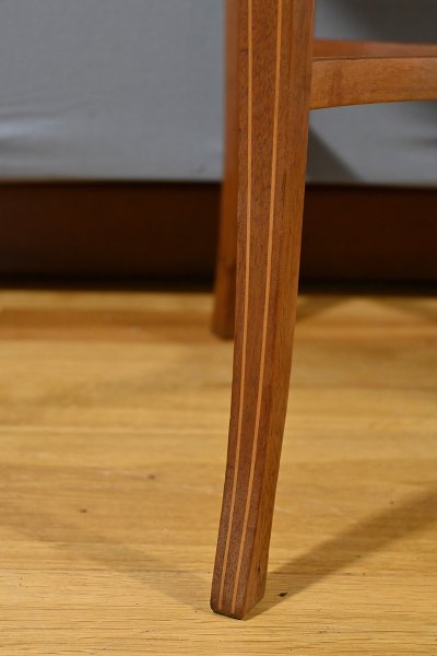 Mahogany Tea Table – Late 19th Century