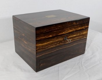  Coffret à toilette en Bois de Serpent signé « John Bagshaw & Sons », Angleterre - 2ème partie XIXe 