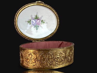 SEVRES PORCELAIN AND BRASS/BRONZE BOX WITH GALANTE SCENE DECORATION