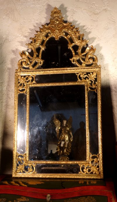 Large Regency mirror with bird glazing beads