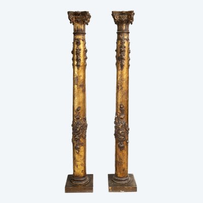 Pair of antique columns in gilded and carved wood. Italy, early 18th century.