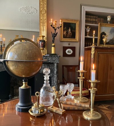 Ravrio: pair of Empire candlesticks in mercury-gilded bronze, early 19th century