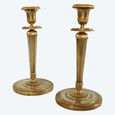 Ravrio: pair of Empire candlesticks in mercury-gilded bronze, early 19th century