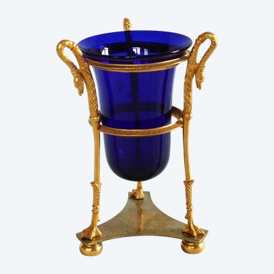 Vaso ateniese del periodo impero, bronzo dorato e cristallo blu, decorazione a collo di cigno