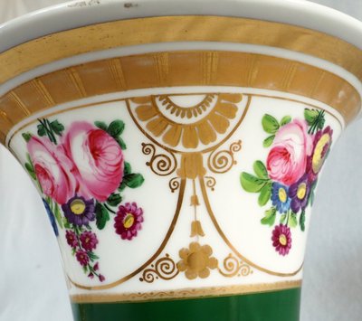 Polychrome and gilded Paris porcelain cornet vase - Empire Restoration period