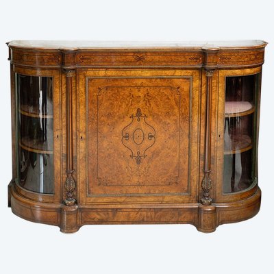 Englisches viktorianisches Sideboard aus Wurzelnussholz mit Ahorneinlagen.